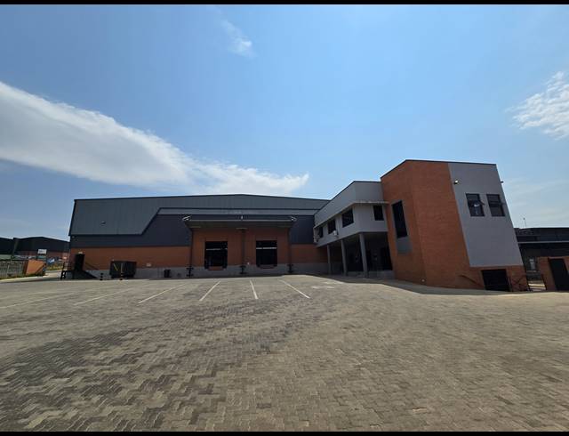 2,889M² WAREHOUSE TO LET IN COSMO BUSINESS PARK